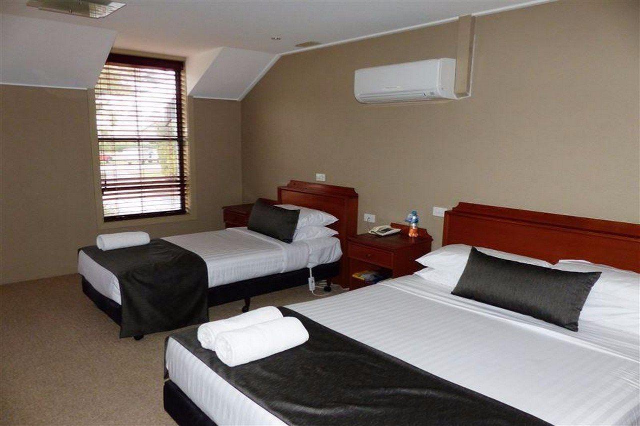 Seacombe House Motor Motel