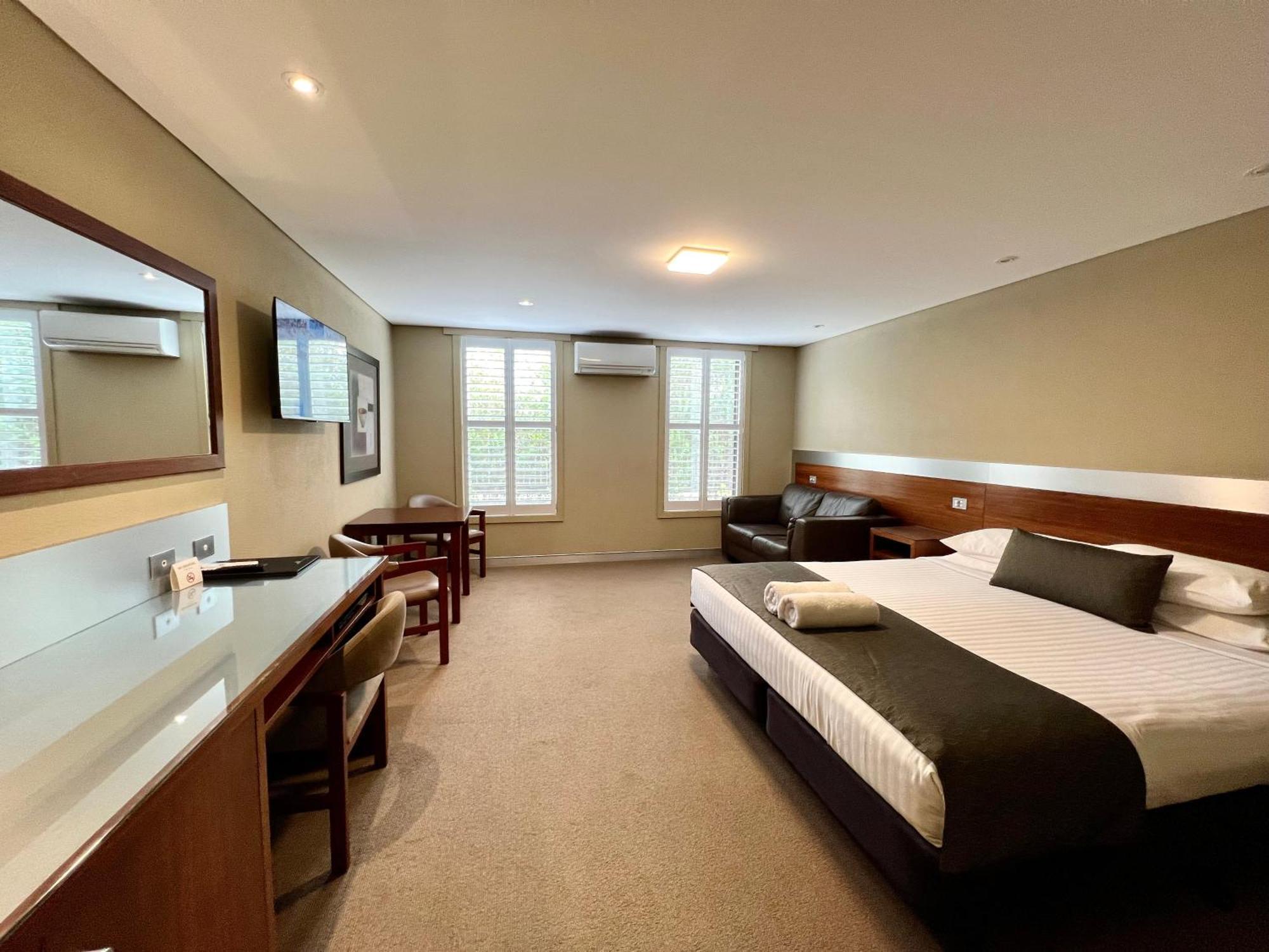 Seacombe House Motor Motel